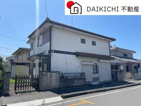 A reliable lightweight steel-framed house♪ With a bus stop nearby, access to the station is good!