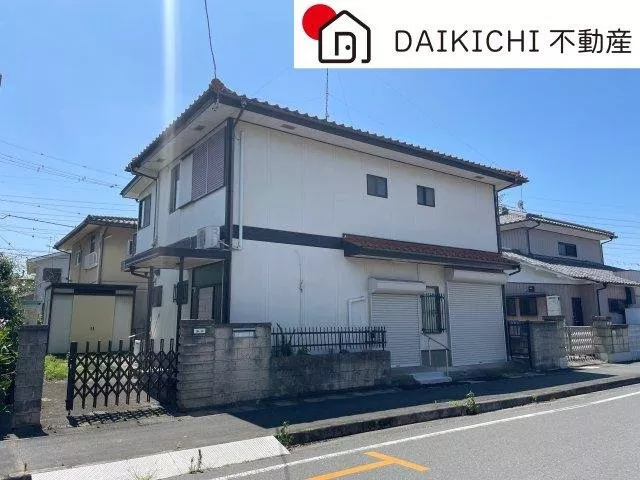 A reliable lightweight steel-framed house♪ With a bus stop nearby, access to the station is good!