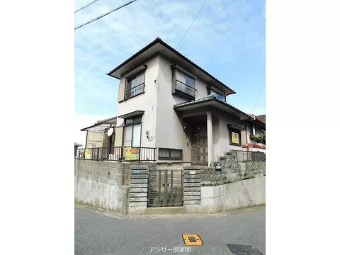 ○One parking space secured (next to the property) ○Convenient location close to a supermarket and bus stop