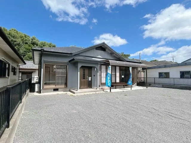[Open House Held] Interior and exterior renovations completed / Move-in available within the year / Single-story / Water facilities replaced / Parking for 3 cars