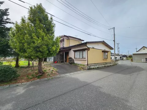 Kamikita-gun Shichinohe-machi, Kurakoshi (Shichinohe-Towada Station) 2-story building 8DK