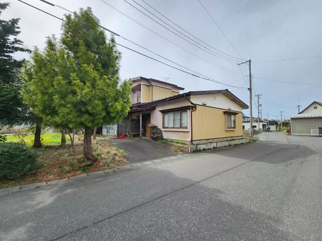 Kamikita-gun Shichinohe-machi, Kurakoshi (Shichinohe-Towada Station) 2-story building 8DK