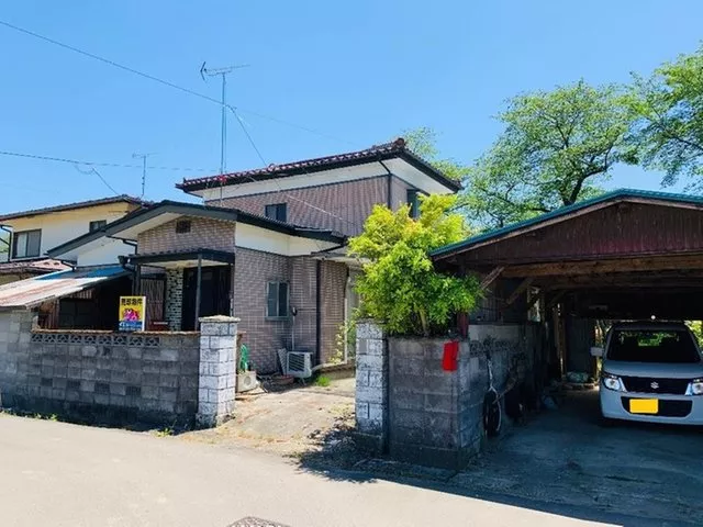 ■7DK family-oriented house. About a 15-minute walk to Okawara Elementary and Junior High. Abundant commercial facilities.