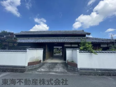 Convenient location, 4 minutes on foot from Komeri, 5 minutes on foot from Sanshi, and 4 minutes on foot from Cosmos.
