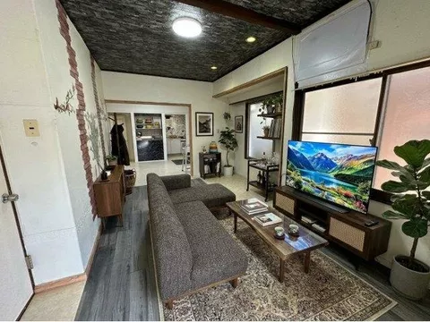 ◇South-facing, good sunlight◇Garage with shutter available◇Garden space available