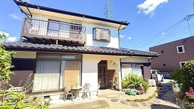 Used single-family home Hirai