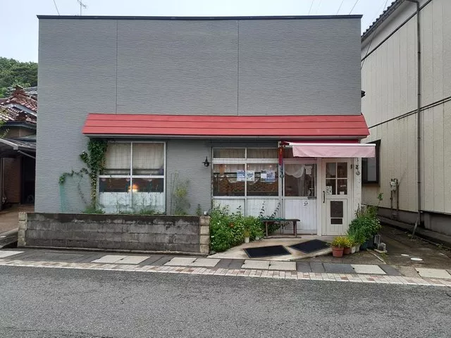 ● Just a 3-minute walk to Kainuma Station! A café property with good convenience! ● Many rooms available