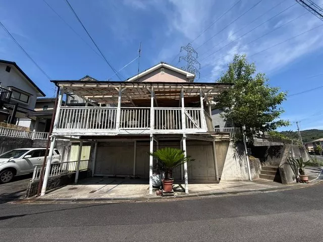 Vacant house, immediate viewing available! Parking for 3 cars × 18 tatami LDK♪ The view and spaciousness are attractive!