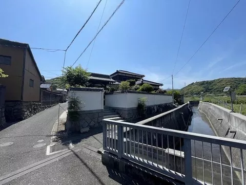 Would you like to live in a charming Japanese house? ♪ A pleasant 7DK with plenty of rooms