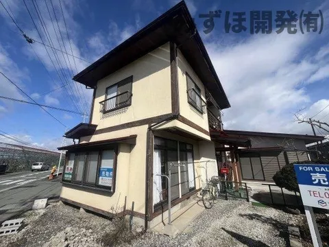 Spacious land, 6SDK of comfort. A deep home that accommodates hobbies, work, and large families. Windows