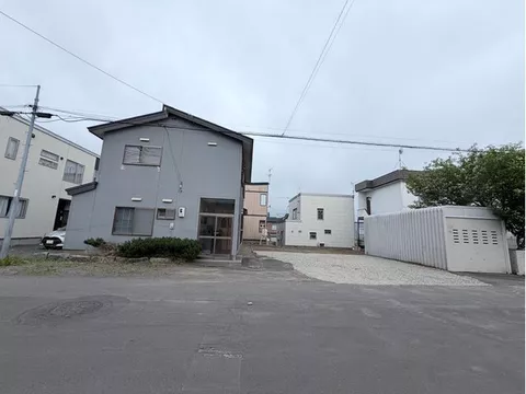 Recommended for those who want to renovate to their liking. 5LDK with parking for 5 cars!