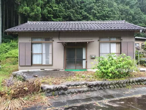 Gujo City, Hachiman Town, Konabi (Minami-Karasu Station) Single-story building 3DK