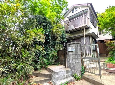 3-chome, Kimigo-cho, Yokosuka-shi, Kanagawa (Kinugasa Sta.) 2F 5DK

6,300,000 yen