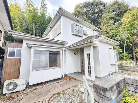 6.8 million yen × 74 tsubo × 45 tsubo building! Beautiful LDK & water area renovations can be handled in-house