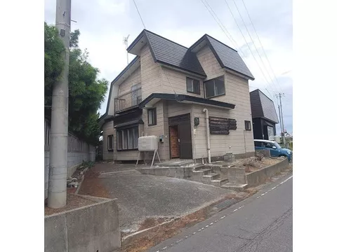 An affordable used house has appeared in the Iizume area of Goshogawara City.