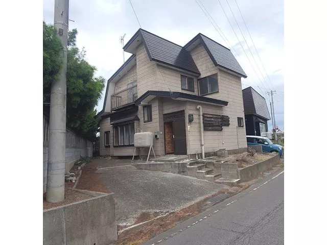 An affordable used house has appeared in the Iizume area of Goshogawara City.