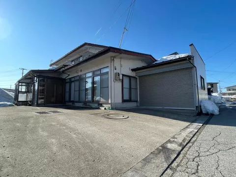 Yonezawa City, Narushima Town 1-chome (Nishi-Yonezawa Station) 2-story building 6LDK
