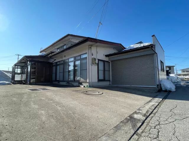 Yonezawa City, Narushima Town 1-chome (Nishi-Yonezawa Station) 2-story building 6LDK