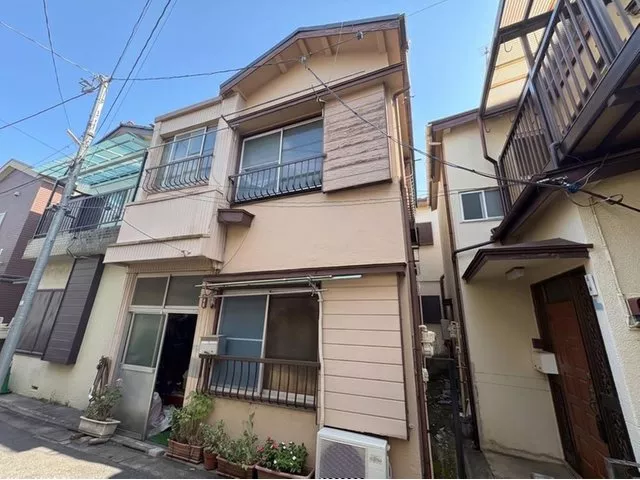 9 minutes from Shinozaki Station! Good access. How about your first home?