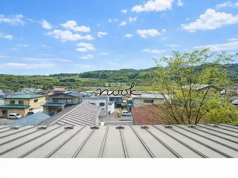 ■Only a 3-minute walk from the station, yet an old house like a secret base in the mountains■ Real Estate Nook