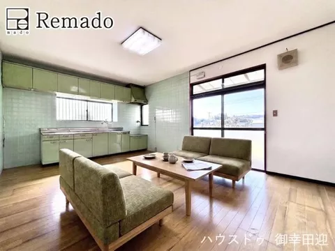 [Available for viewing today!] 4LDK♪ Parking for 2 cars available♪ 2 minutes on foot to the supermarket♪