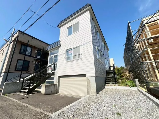 ◆Interior and exterior renovations completed. A three-story house pursuing comfort◇