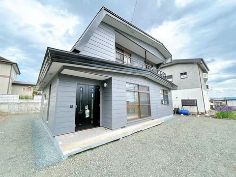 [Open House] Interior and exterior renovations completed / Water fixtures replaced / Front road width approximately 8m /