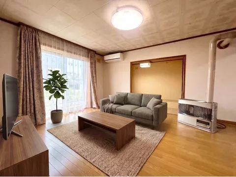 A very clean home that has been well-maintained!