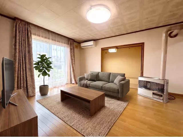 A very clean home that has been well-maintained!