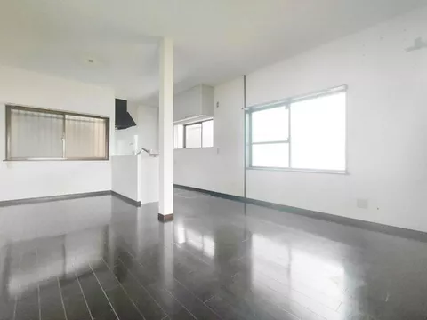 [7 minutes on foot from Nakayama Kannon Station] A south-facing house filled with sunlight × parking for 2 cars | Spacious 4LDK