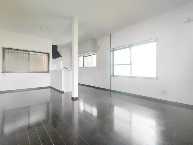 [7 minutes on foot from Nakayama Kannon Station] A south-facing house filled with sunlight × parking for 2 cars | Spacious 4LDK
