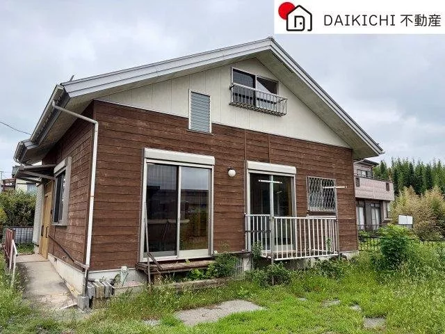 Priced at 11.5 million yen with a spacious 58 tsubo lot and a 21-tatami LDK, including parking.