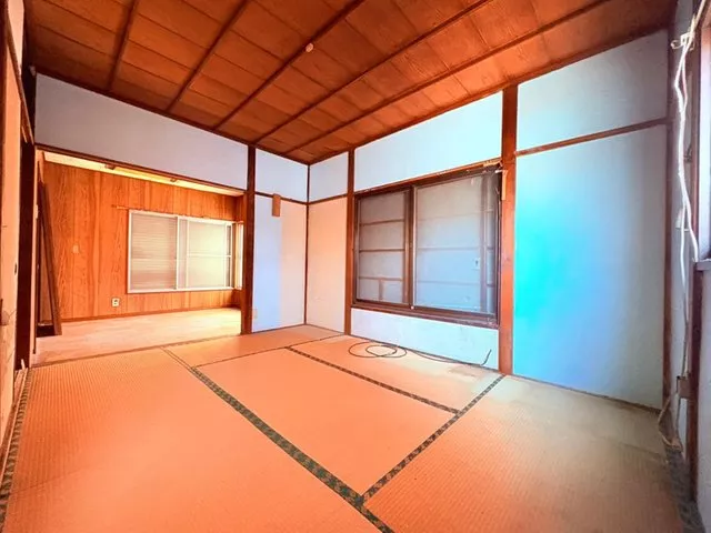 5 minutes on foot from Kitayase Station, a house with attractive convenience.