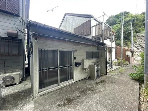 ~Can be considered for investment~ Located about 9 minutes on foot from Shioiri Station on a hill