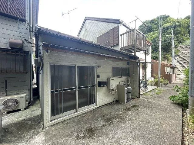 ~Can be considered for investment~ Located about 9 minutes on foot from Shioiri Station on a hill
