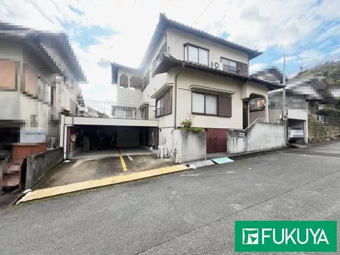 ■ Parking for 4 cars available ■ 5SLDK ■ About 5 minutes by car to Sanyo Expressway "Himeji West Interchange"