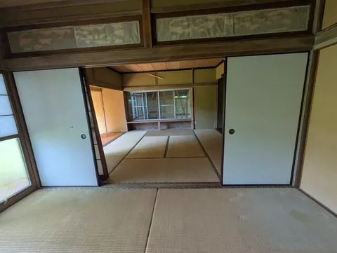 Sera-gun, Sera-cho, Oaza Kawajiri (Bingo Mikawa Station) 2-story building 6DK