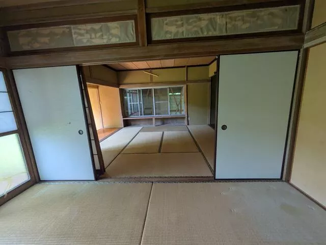 Sera-gun, Sera-cho, Oaza Kawajiri (Bingo Mikawa Station) 2-story building 6DK