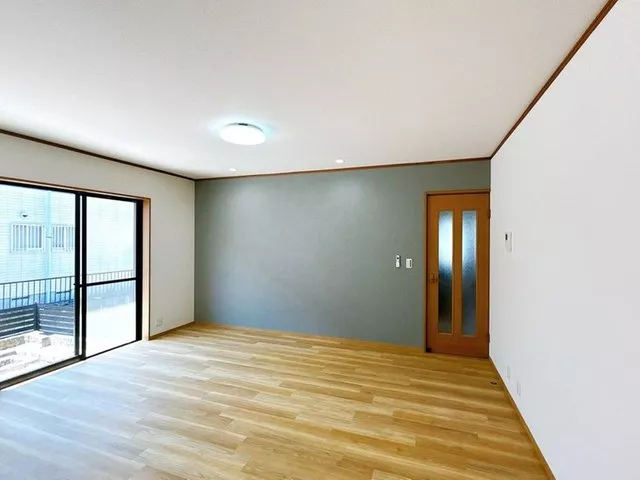 [Open House Held] Interior and exterior renovations completed / Parking for 2 cars available / Garden space available / Quiet residential area