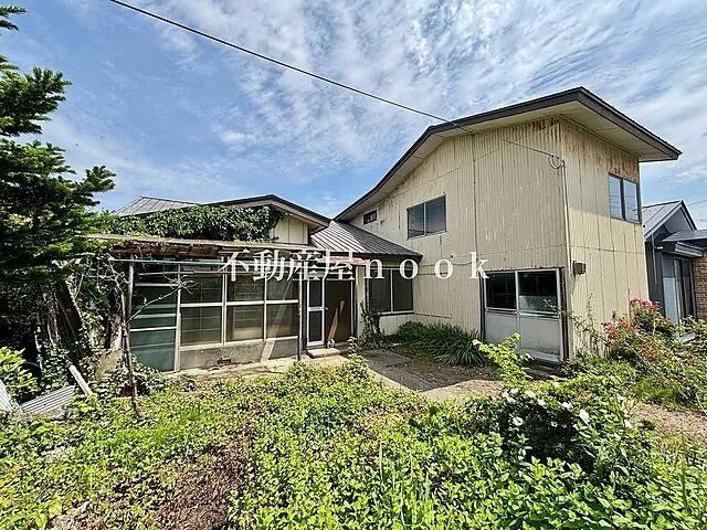 Used single-family home on a 200 tsubo lot. Perfect for hobbies or a weekend retreat. Why not start with a property you can enjoy?