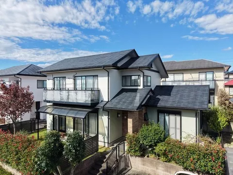 Elevated south-facing property within the Hatasome Housing Complex! 5 minutes by car to Forest Mall!