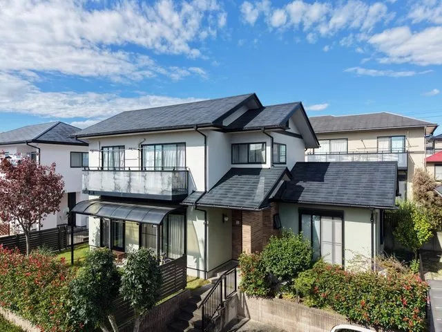 Elevated south-facing property within the Hatasome Housing Complex! 5 minutes by car to Forest Mall!
