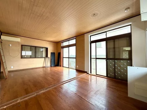 ●1 parking space available (vehicle type restrictions apply)●Can also be considered as an investment property
