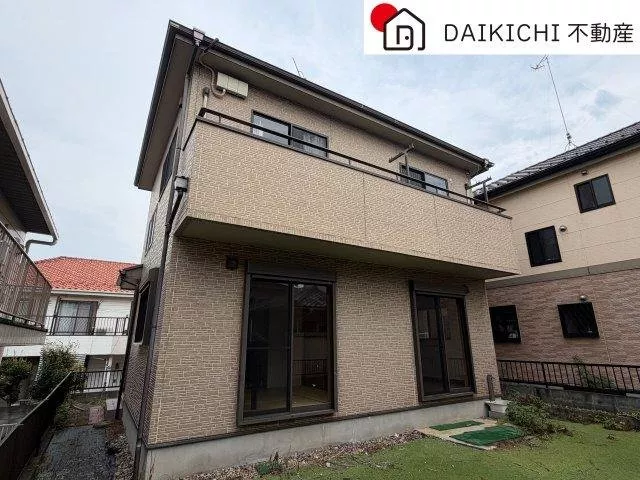 A 4LDK home with solar panels and storage batteries♪ Numerous commercial facilities within walking distance!