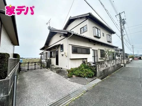 ■Bright south-facing "6LDK"■All rooms are over 6 tatami mats■There is a mini house on the property