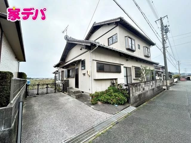 ■Bright south-facing "6LDK"■All rooms are over 6 tatami mats■There is a mini house on the property