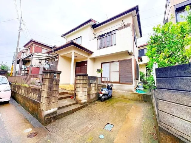 ○ All rooms face south, so good sunlight ○ Renovation history available