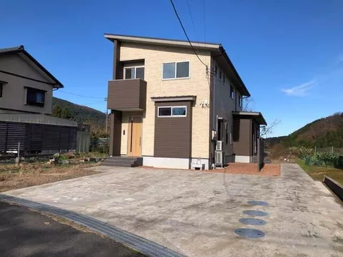 A newly built second-hand house appears in Hosono, Echizen Town! Designed for two families! Spacious and comfortable living♪