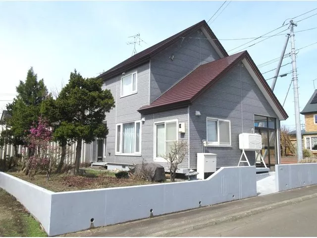 4LDK corner lot with a garage, approximately 71 tsubo, a 4-minute walk from JR "Tobi" Station.