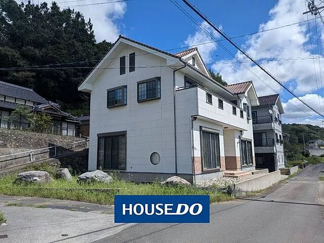 A large mansion of 66 tsubo in the natural surroundings of Tachino, Hikari City, for a special new life.